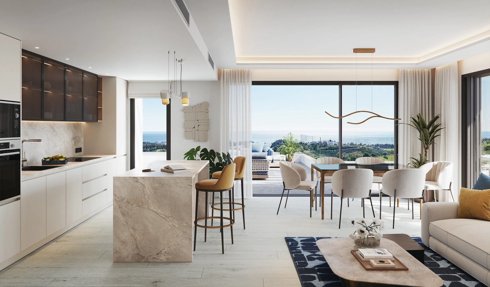 Ein offener Wohnbereich, gefüllt mit natürlichem Licht und Panoramablick auf das Meer und den Golfplatz, der eine Atmosphäre von geräumiger Eleganz schafft.