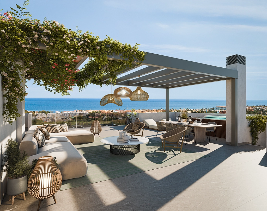 Die weitläufige Dachgeschosswohnung-Terrasse bietet einen Panoramablick auf das Meer über die Costa del Sol, ein idealer Ort für Unterhaltung.
