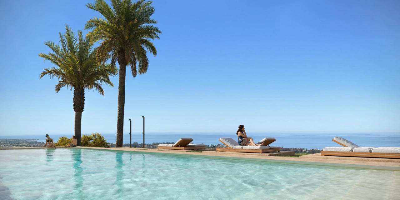 Genießen Sie die südspanische Sonne vom Infinity-Pool mit Meerblick.