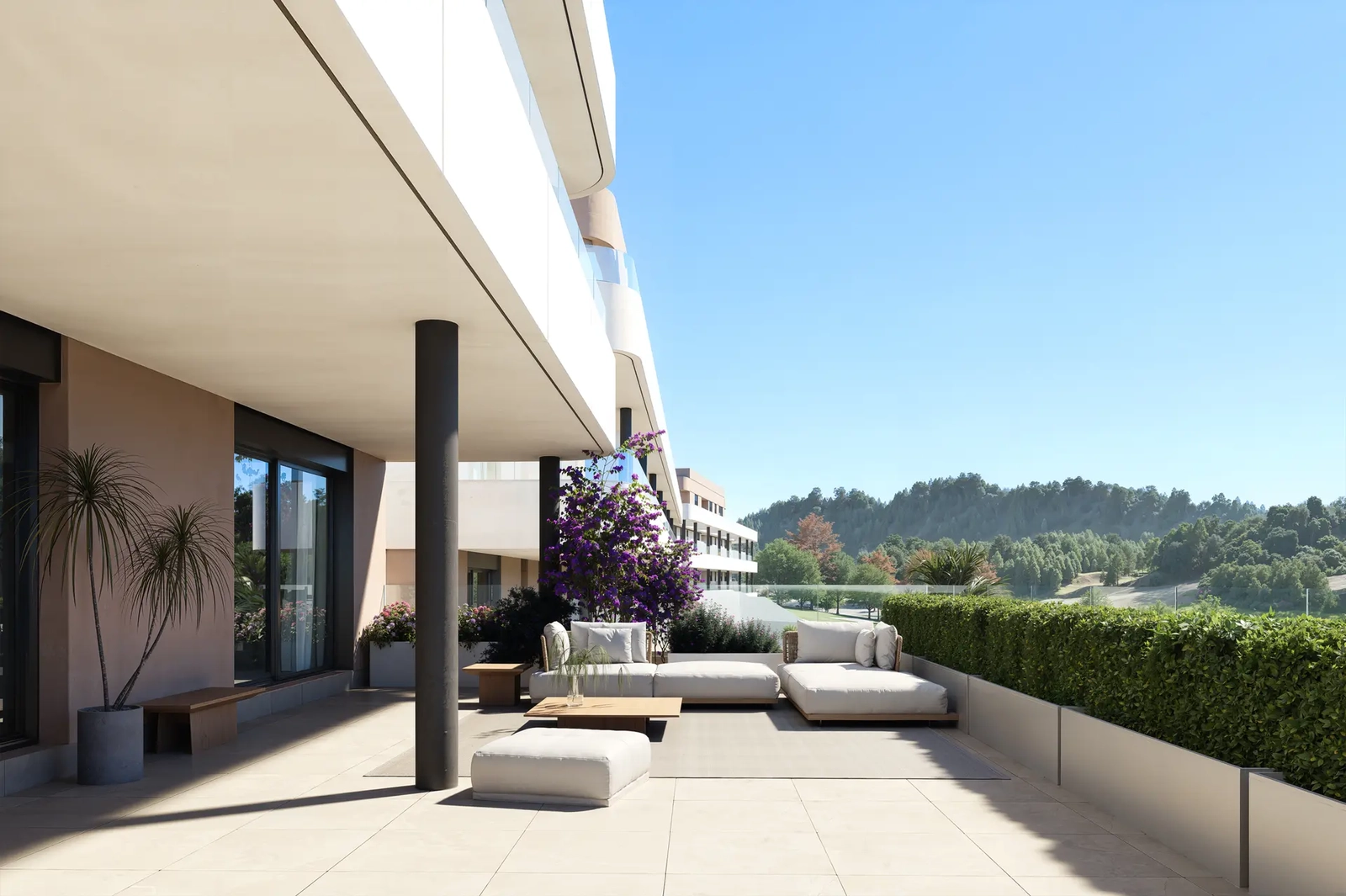 Eine großzügige private Terrasse bietet den idealen Rahmen für Mahlzeiten im Freien, Entspannung und um das Klima der Costa del Sol zu genießen.