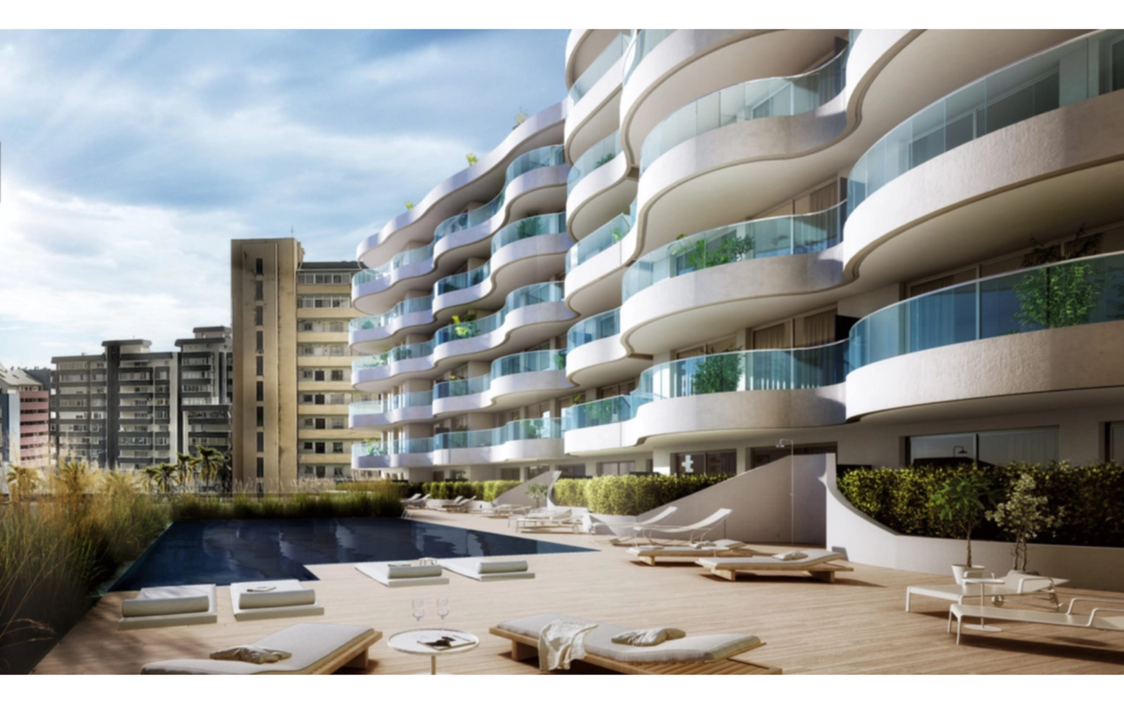 Der Gemeinschaftspool und die Sonnenterrasse, ein perfekter Ort, um sich zu entspannen und die Sonne der Costa del Sol zu genießen.