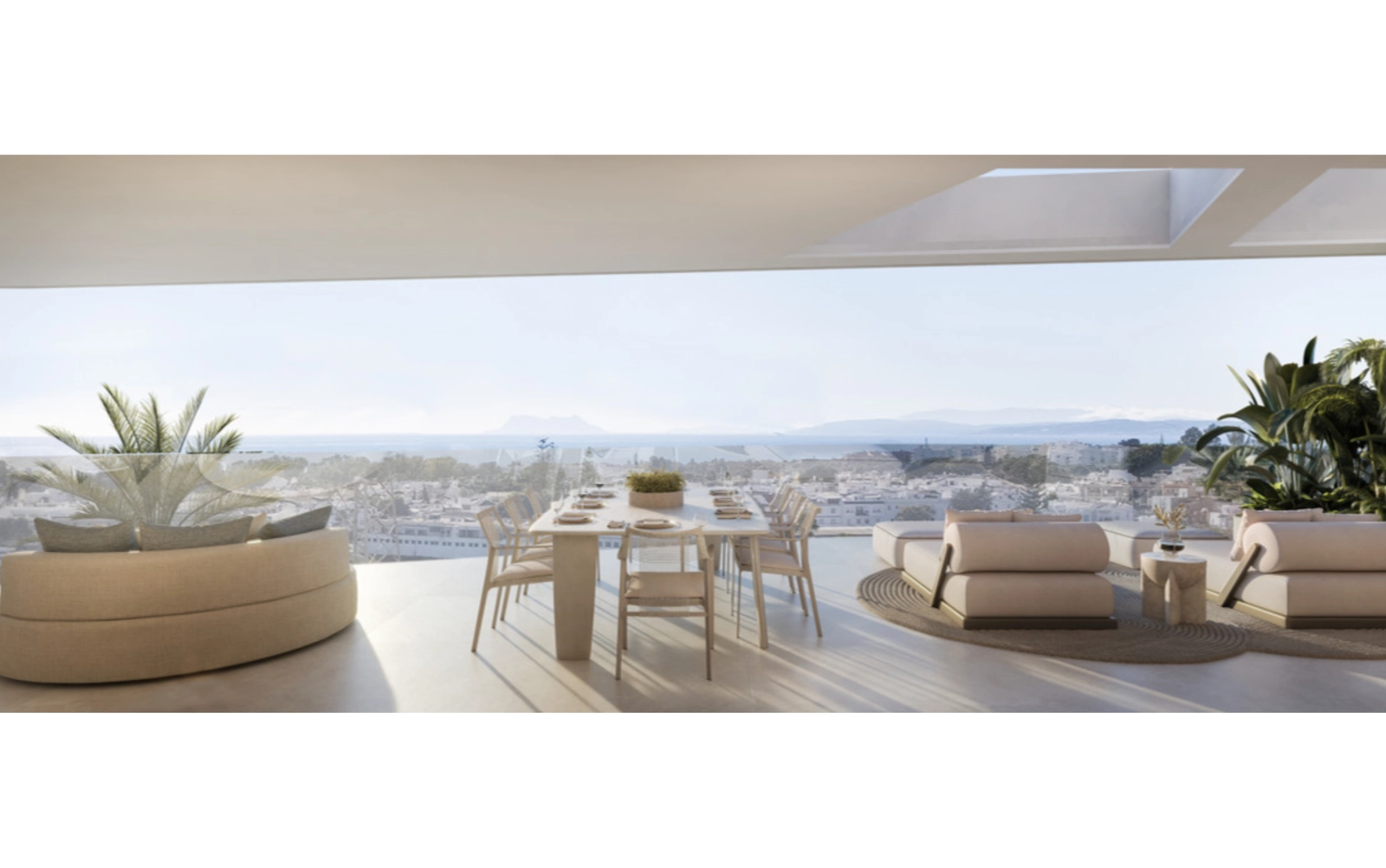 Von der großzügigen Terrasse genießen Sie einen wunderschönen Meerblick über die Costa del Sol.