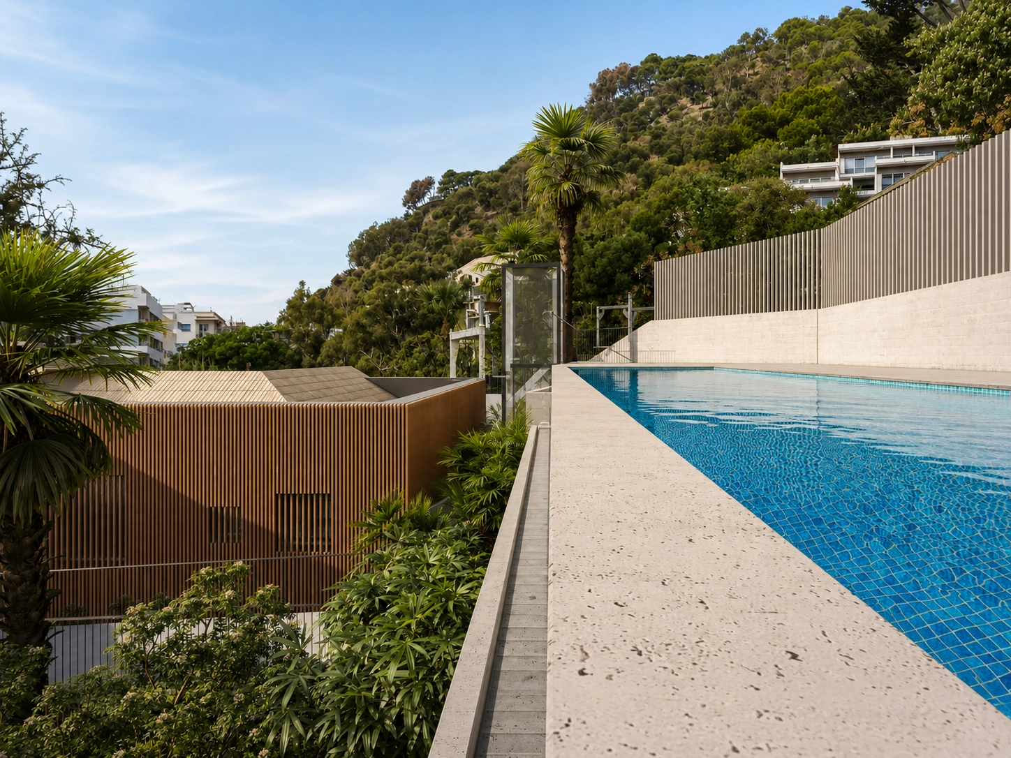 Entspannen Sie sich am atemberaubenden Infinity-Pool, der eine wunderschöne Aussicht auf die umliegenden Hügel bietet.