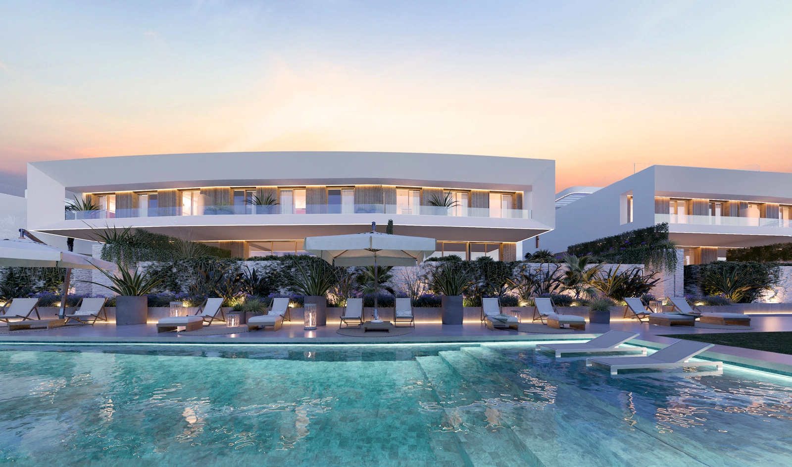 Der elegante Gemeinschaftspoolbereich, wunderschön beleuchtet für abendliche Entspannung.