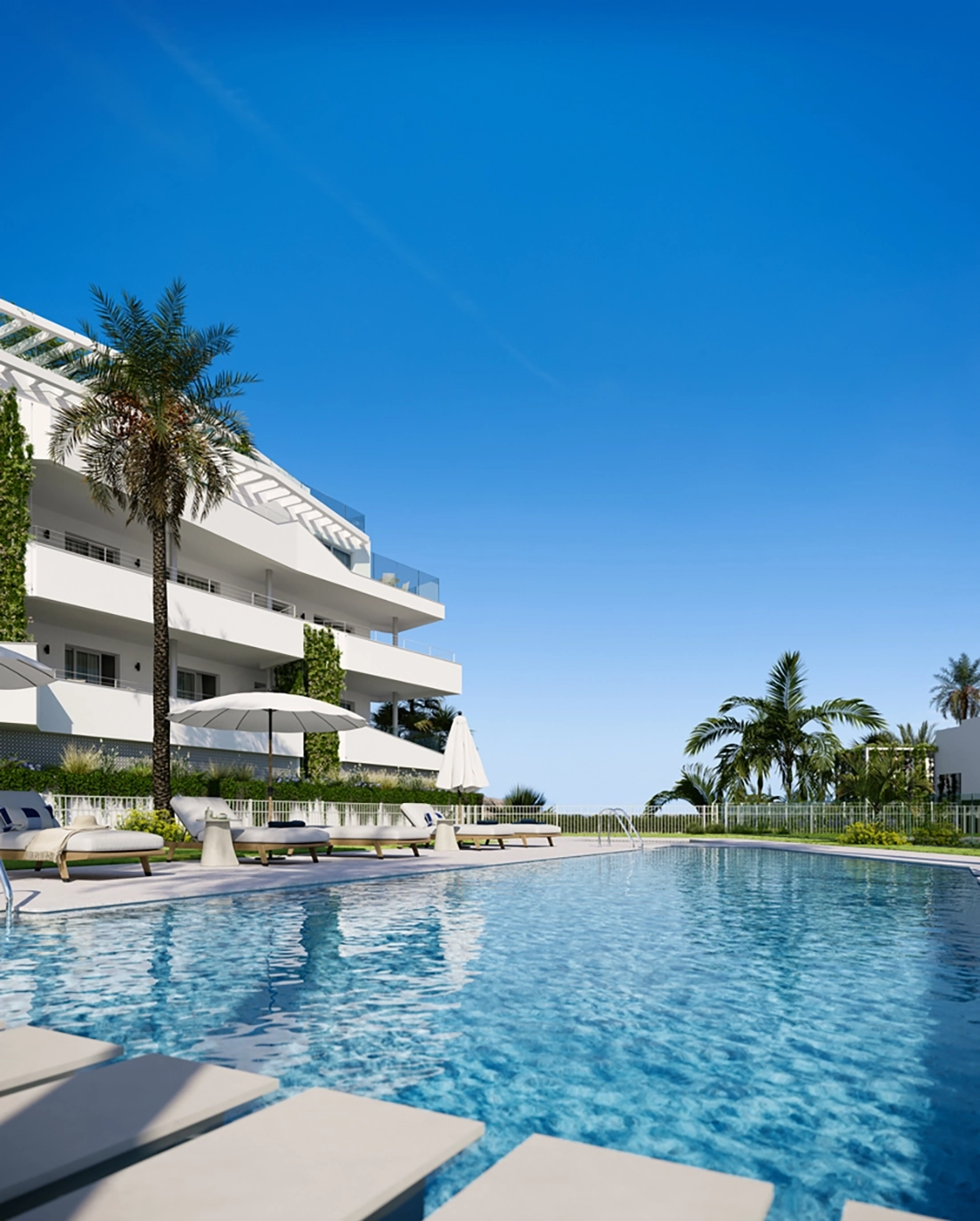 Der Poolbereich für Bewohner bietet einen ruhigen Rückzugsort mit atemberaubendem Blick auf das Mittelmeer.