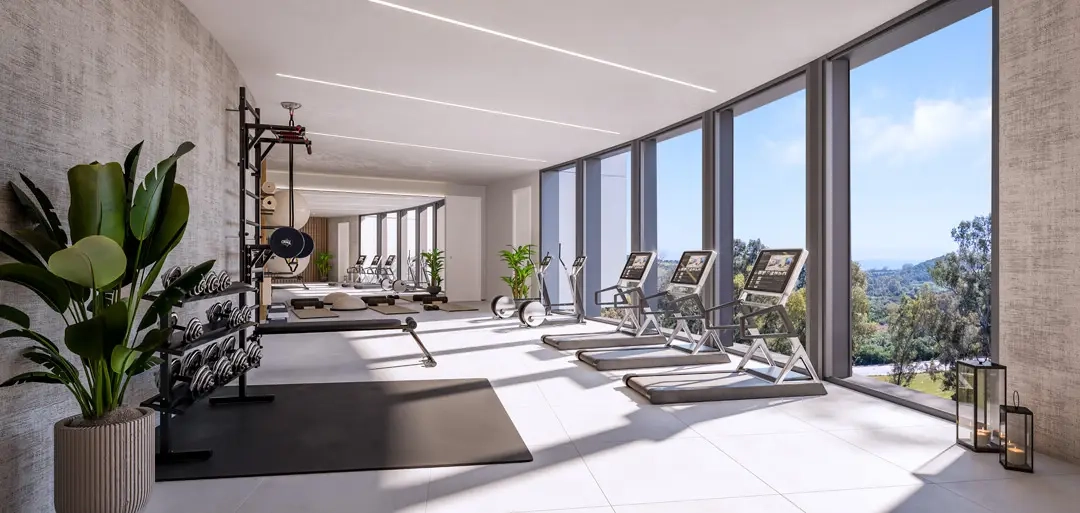 Bleiben Sie aktiv im komplett ausgestatteten Fitnessraum mit Blick auf die umliegende Natur.