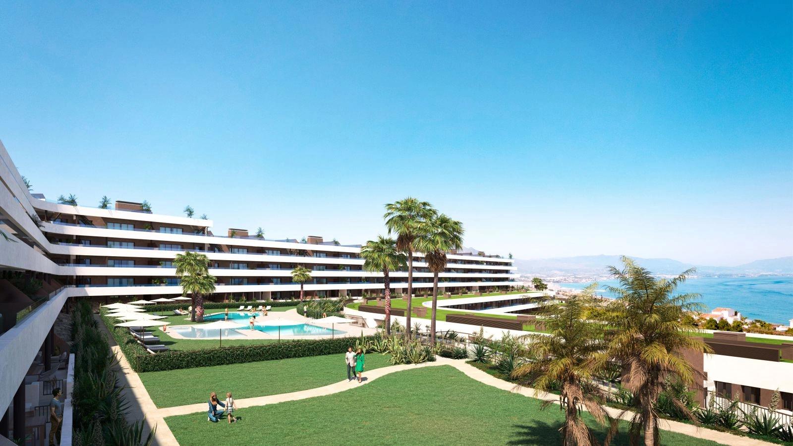 Blick auf die wunderschönen Gemeinschaftsgärten und den Swimmingpool mit dem Mittelmeer im Hintergrund.