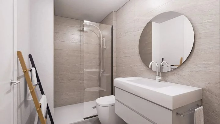 Zeitgemäße Badezimmer sind mit eleganten, hochwertigen Materialien ausgestattet.