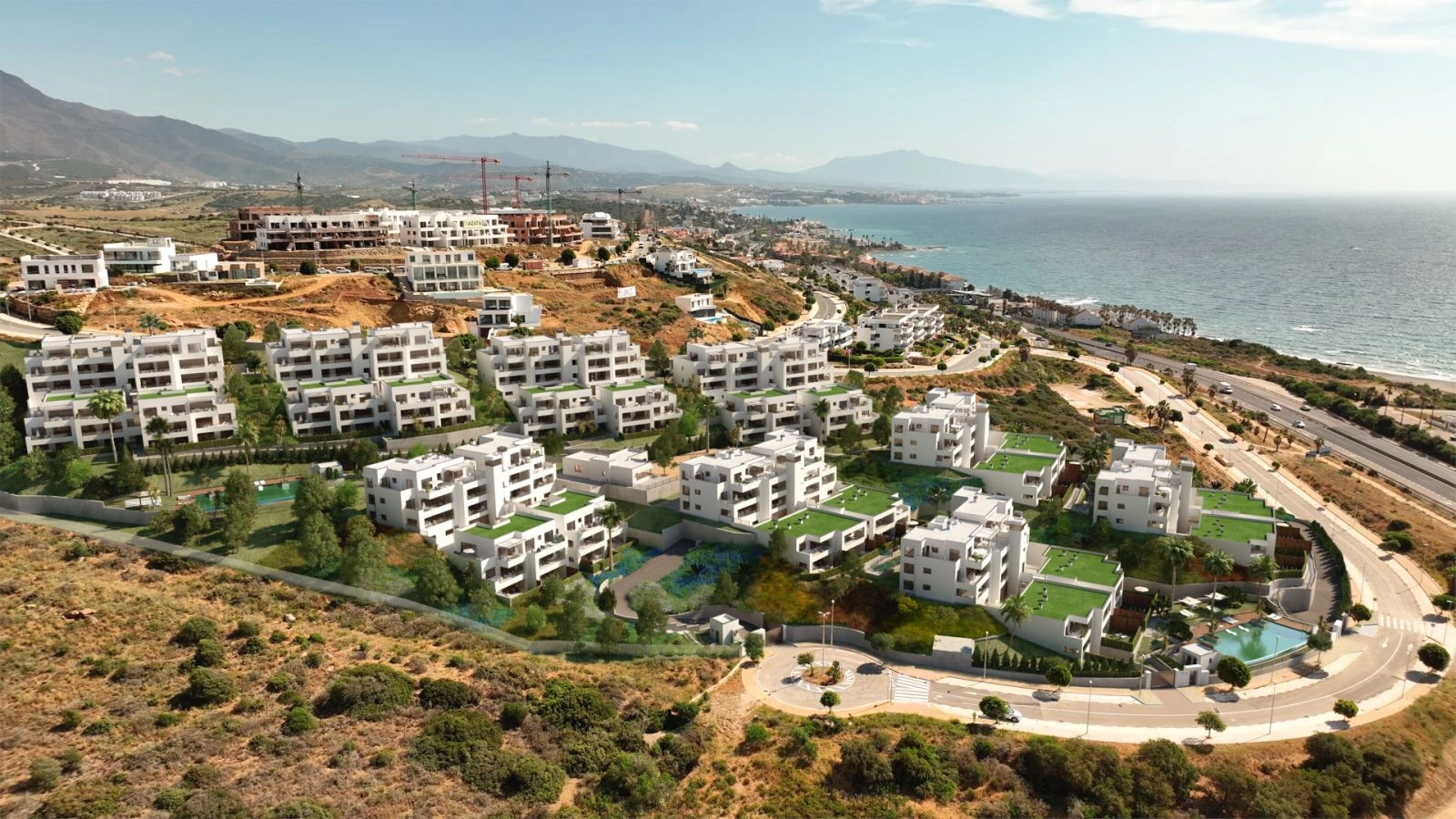 Entdecken Sie eine privilegierte Lage zwischen Bergen und Meer, die einen außergewöhnlichen Lebensstil an der Costa del Sol bietet.
