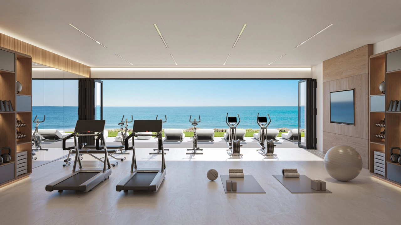 Das hochmoderne Fitnesscenter bietet einen inspirierenden Raum, um Ihre Wellness-Routine beizubehalten, komplett mit Meerblick.