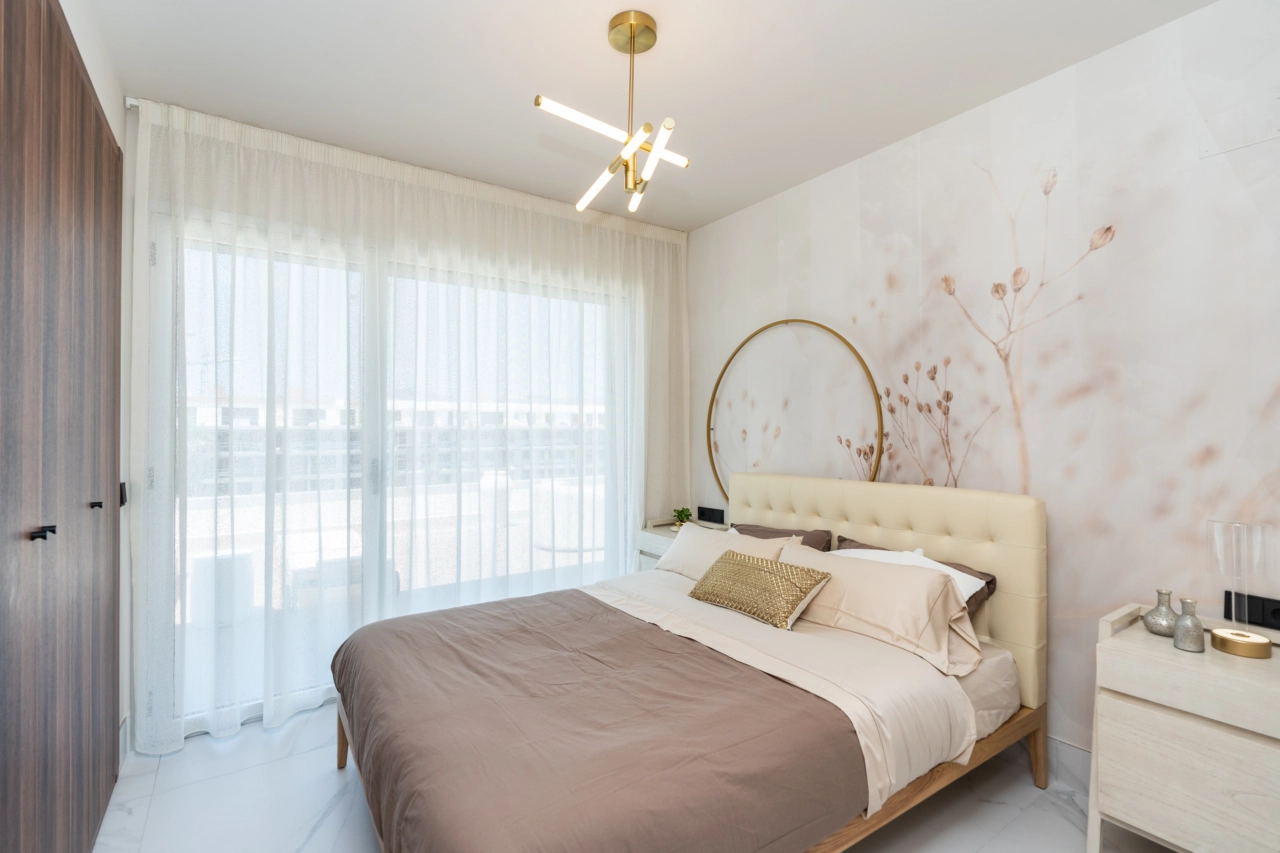 Jedes Schlafzimmer ist ein Refugium der Ruhe, durchdacht gestaltet mit Komfort und Gelassenheit im Blick.