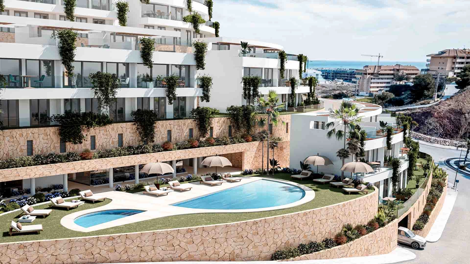 Der elegante Gemeinschaftspoolbereich, umgeben von Naturstein und üppiger Landschaftsgestaltung.