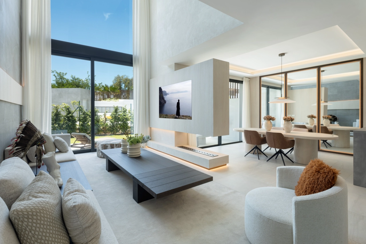 Ein offenes Design verbindet den Wohn- und Essbereich, ideal für modernes Familienleben und Unterhaltung.